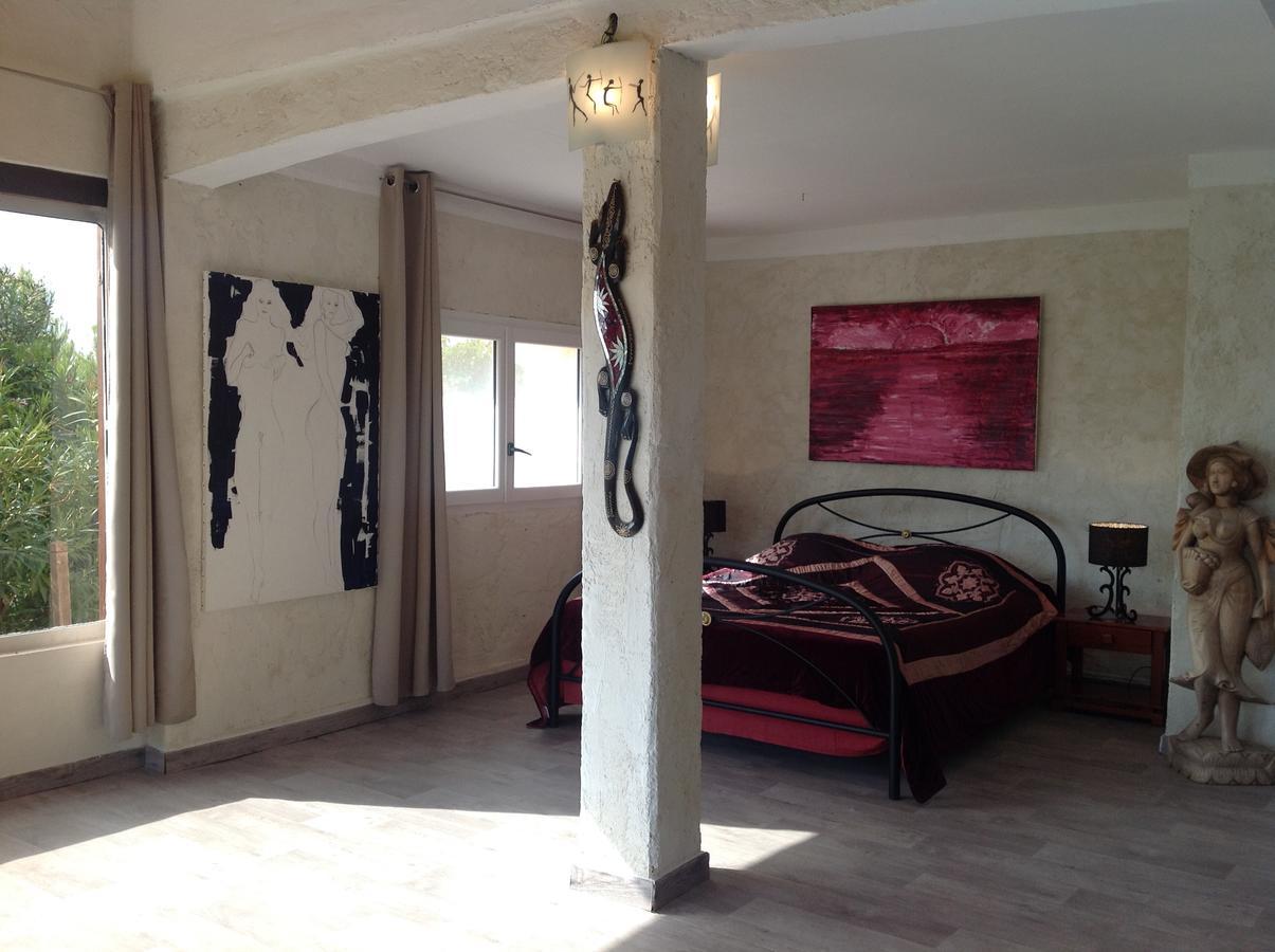 La Coccinelle Aparthotel Ile du Levant Bagian luar foto