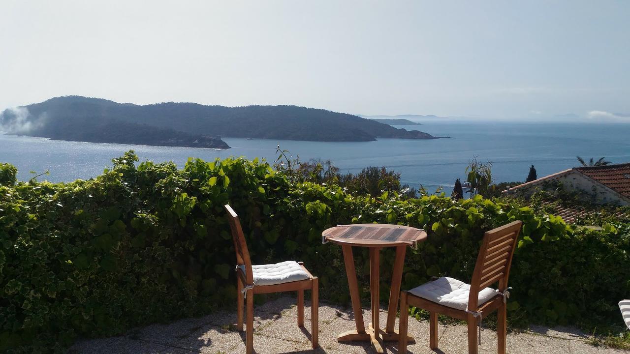 La Coccinelle Aparthotel Ile du Levant Bagian luar foto